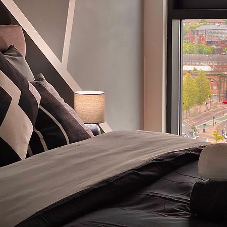 Penthouse Gem, Central, Scenic Views, Stylish, Modern, City Centre 2Br シェフィールド エクステリア 写真