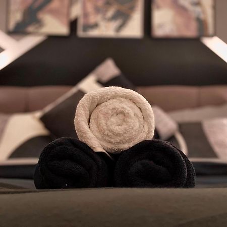 Penthouse Gem, Central, Scenic Views, Stylish, Modern, City Centre 2Br シェフィールド エクステリア 写真
