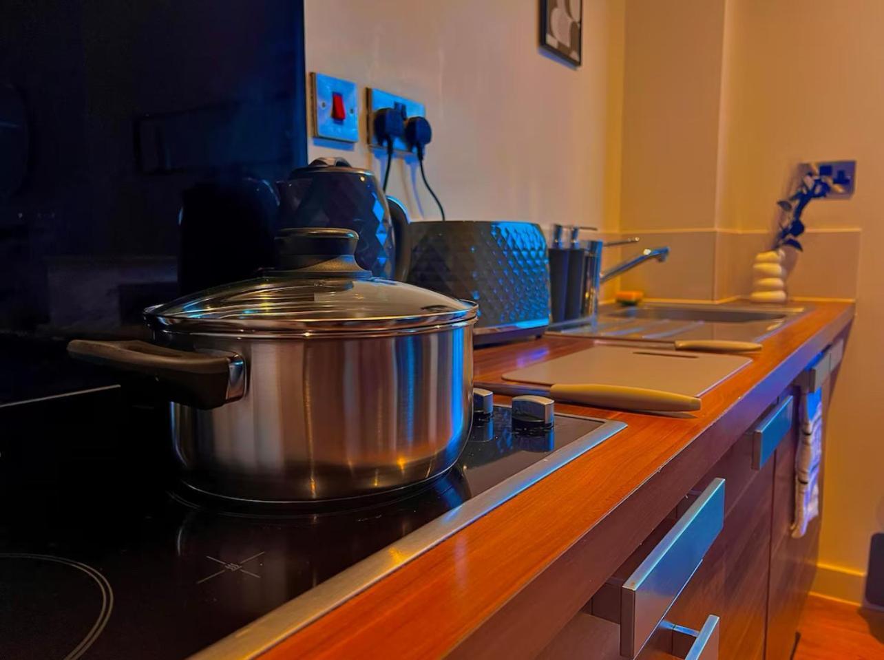 Penthouse Gem, Central, Scenic Views, Stylish, Modern, City Centre 2Br シェフィールド エクステリア 写真