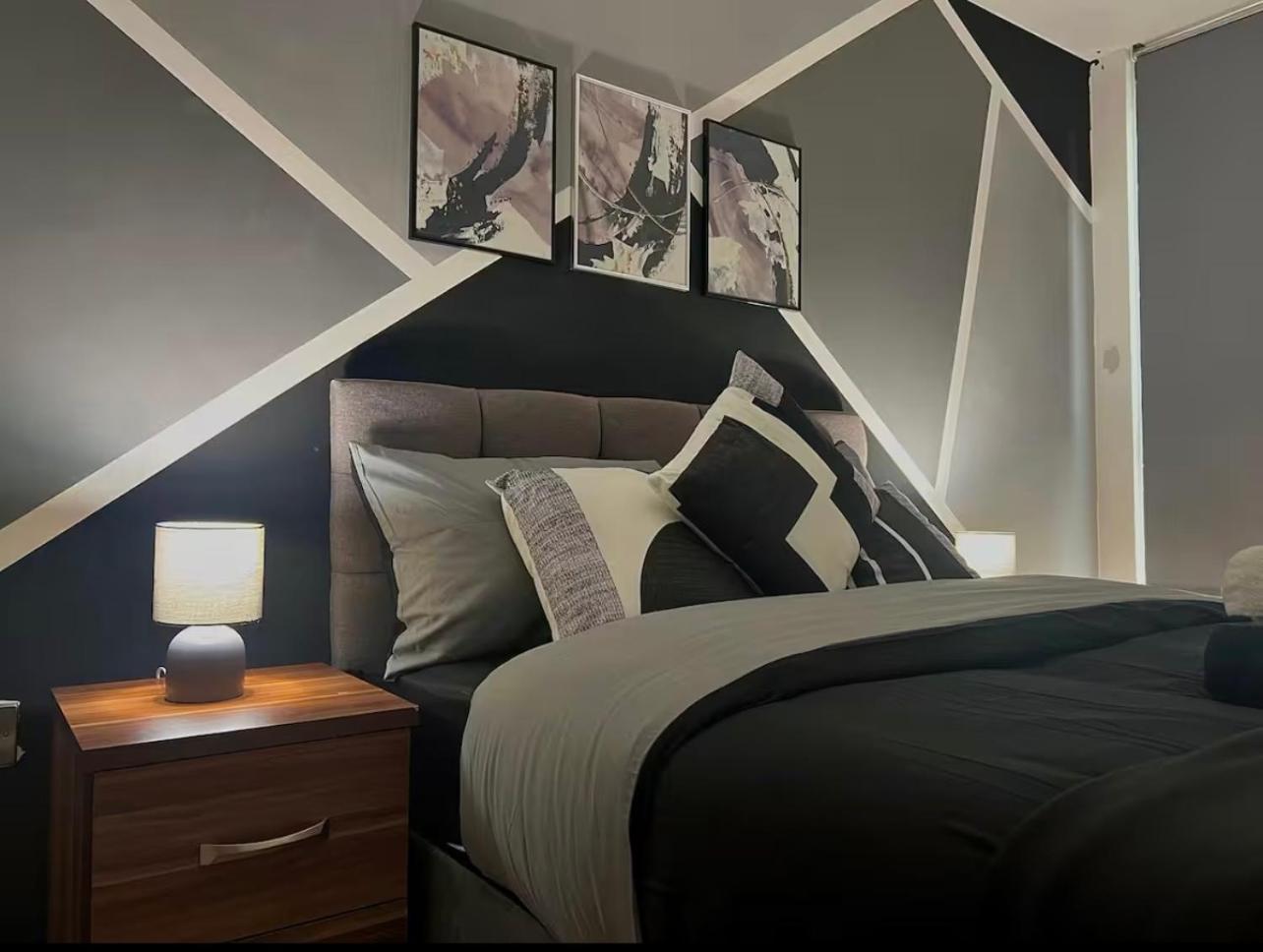 Penthouse Gem, Central, Scenic Views, Stylish, Modern, City Centre 2Br シェフィールド エクステリア 写真