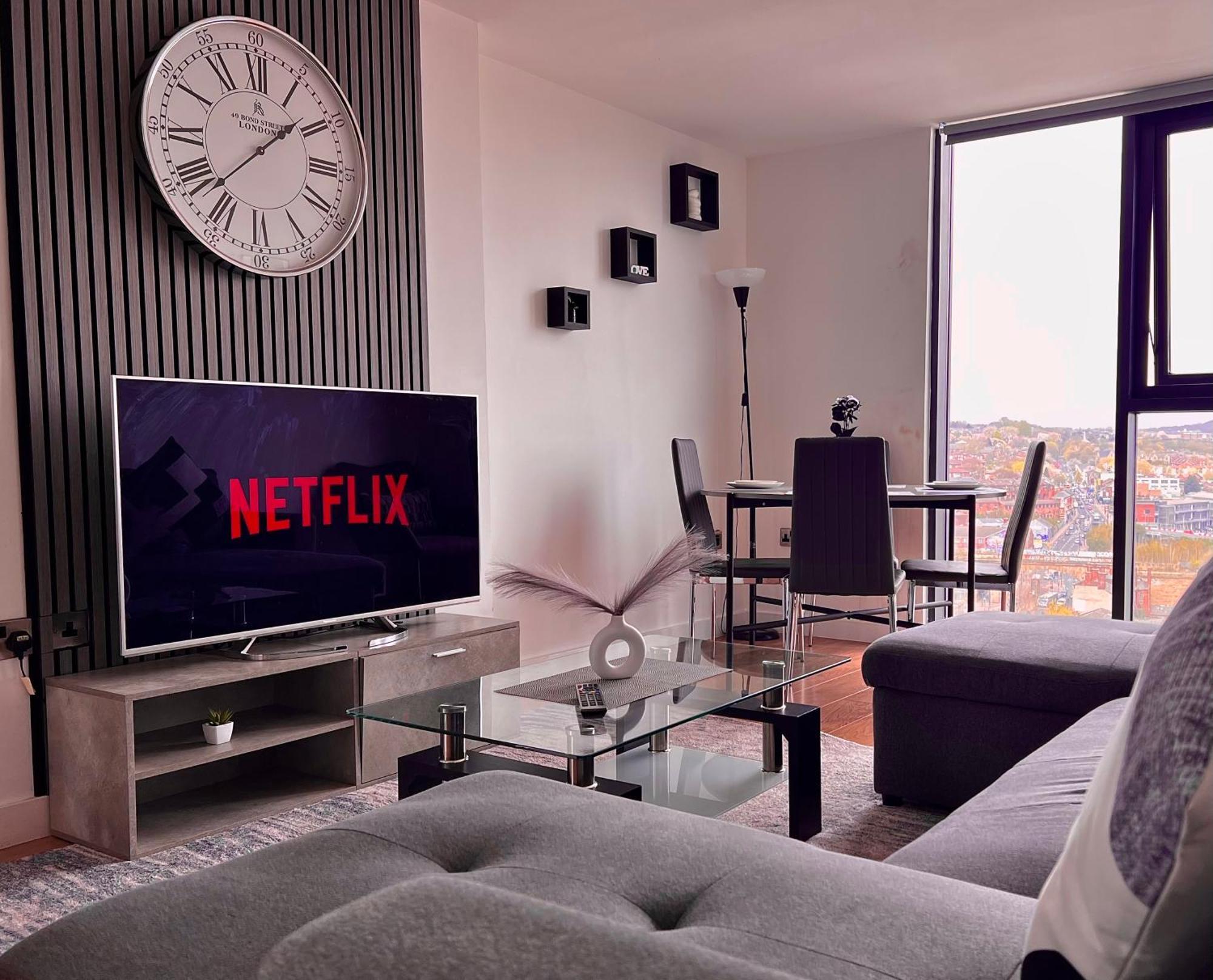 Penthouse Gem, Central, Scenic Views, Stylish, Modern, City Centre 2Br シェフィールド エクステリア 写真